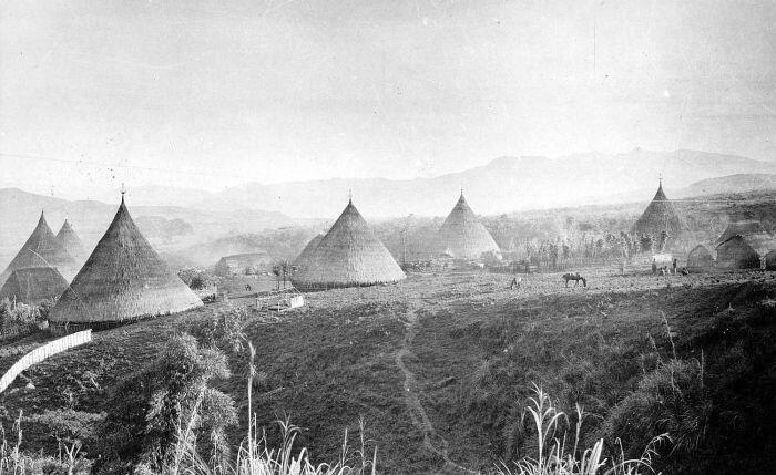 Foto jadul kampung asli di kabupaten Manggarai Flores NTT