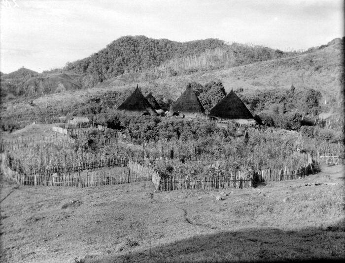 Foto jadul kampung asli di kabupaten Manggarai Flores NTT