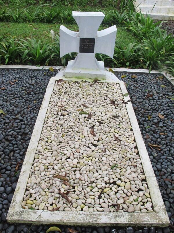 Situs Makam Nazi di Bogor