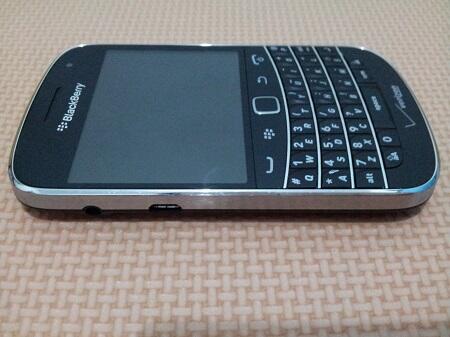 Blackberry 9930 atau Montana Black Mulus Fullset Garansi Panjang TERMURAH (BU) !