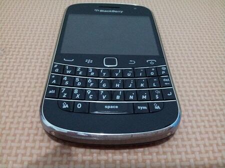Blackberry Dakota 9900 Black Mulus Fullset Garansi CTN Panjang 3 Jutaan (BU) !