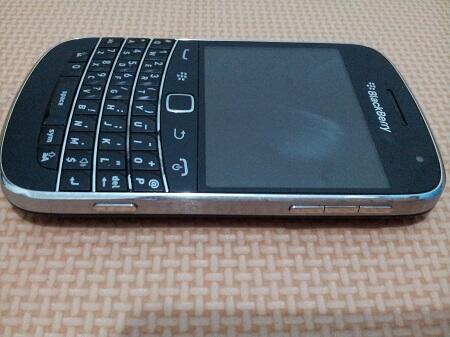 Blackberry Dakota 9900 Black Mulus Fullset Garansi CTN Panjang 3 Jutaan (BU) !