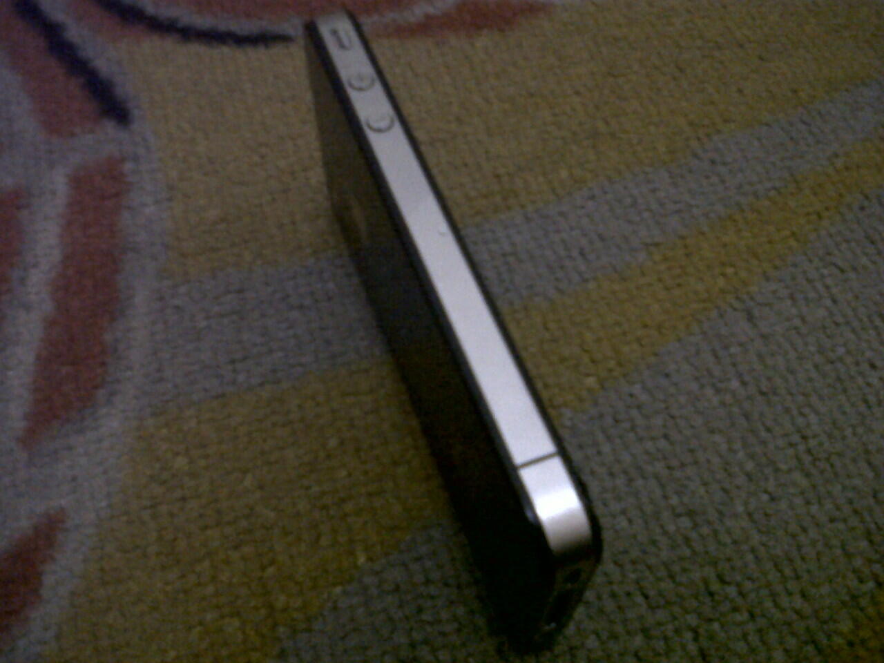 DIJUAL iPHONE 4 16GB MULUS FULLSET LIKE NEW BEKASI