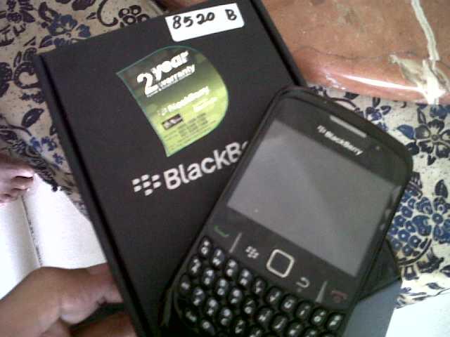 BB Blackberry Gemini 8520 baru seminggu, garansi panjang. murah aja.