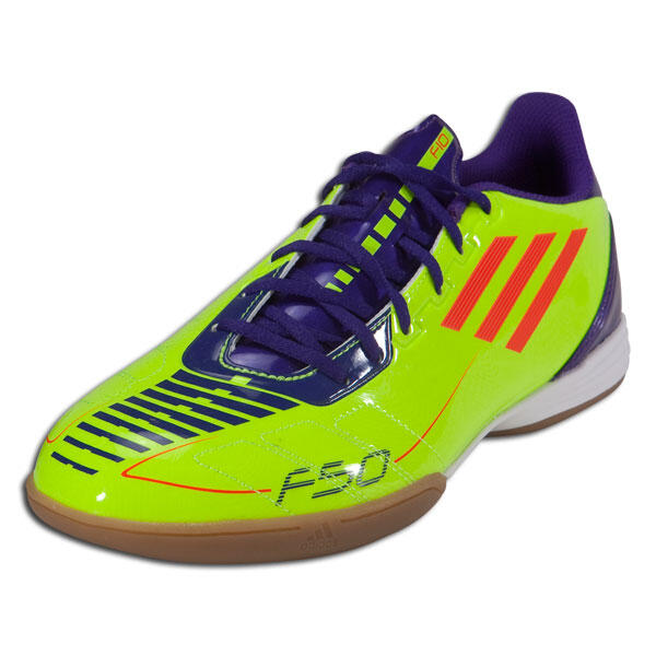 5 Sepatu futsal Terbaik