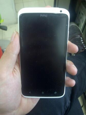 HTC One X white kondisi 95% garansi trikom sampai juni harga bersaingg