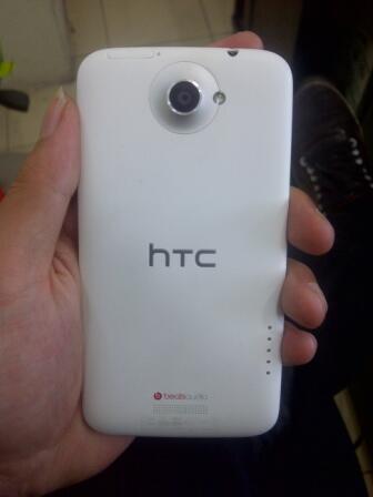 HTC One X white kondisi 95% garansi trikom sampai juni harga bersaingg