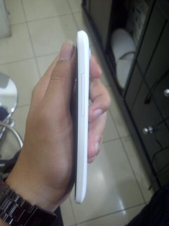 HTC One X white kondisi 95% garansi trikom sampai juni harga bersaingg