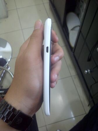 HTC One X white kondisi 95% garansi trikom sampai juni harga bersaingg