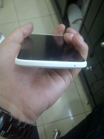 HTC One X white kondisi 95% garansi trikom sampai juni harga bersaingg