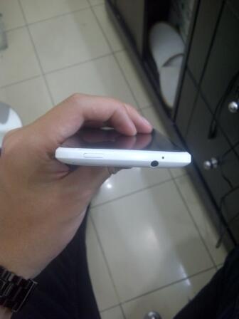 HTC One X white kondisi 95% garansi trikom sampai juni harga bersaingg