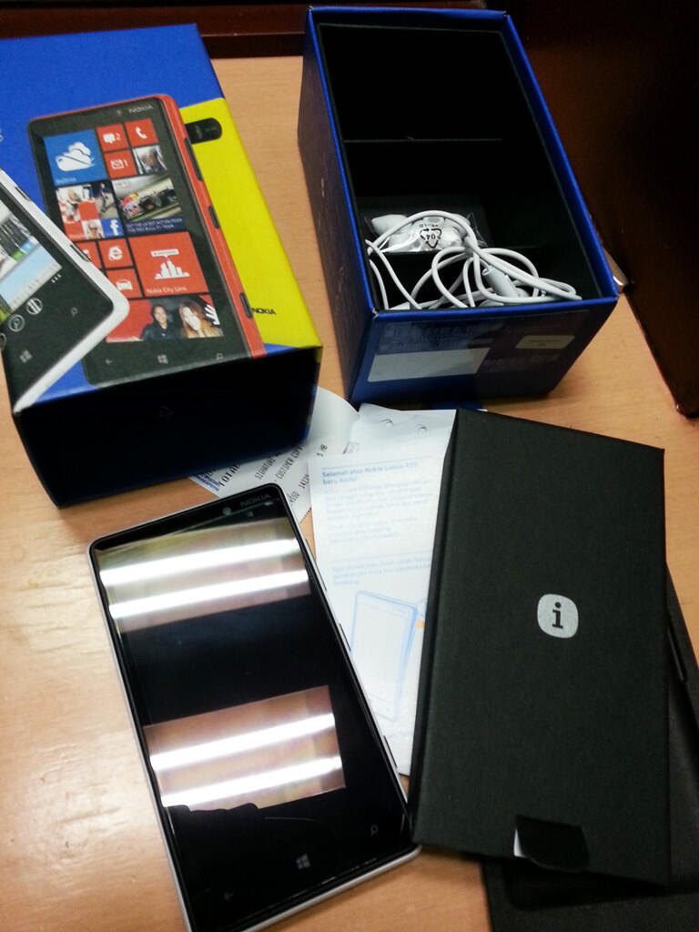 NOKIA Lumia 820 white Windows Phone 8 ! baru pake 4hari! Like NEW!!