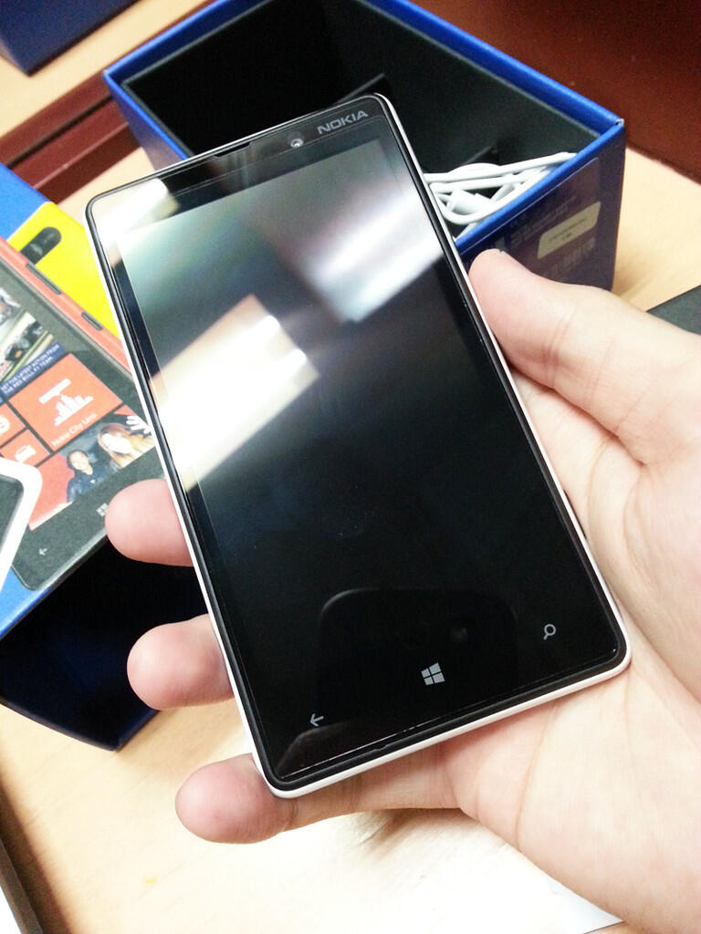 NOKIA Lumia 820 white Windows Phone 8 ! baru pake 4hari! Like NEW!!