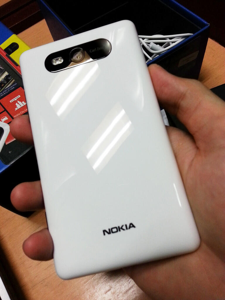 NOKIA Lumia 820 white Windows Phone 8 ! baru pake 4hari! Like NEW!!