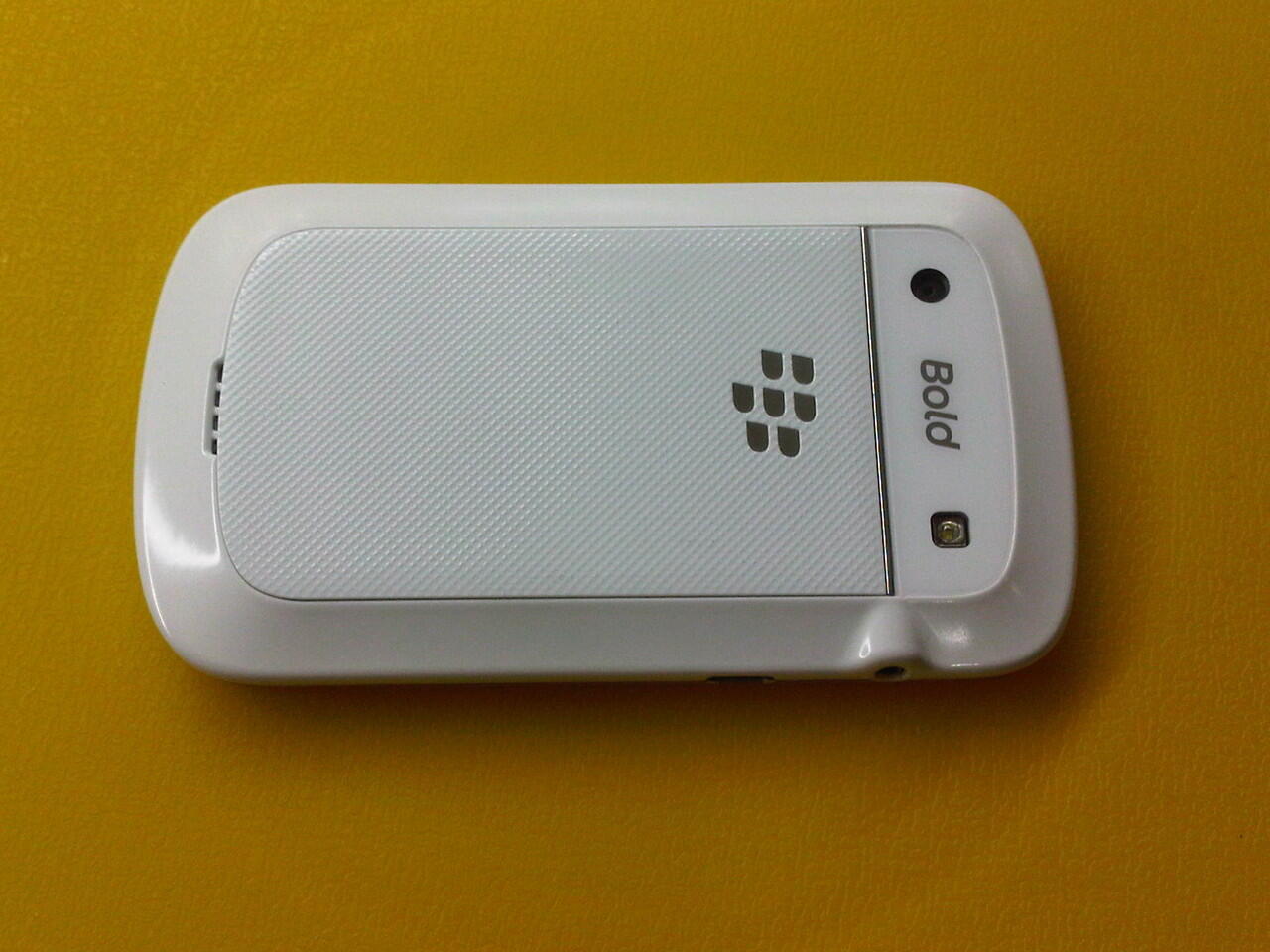 JUAL BLACKBERRY 9900 WHITE GARANSI TAM