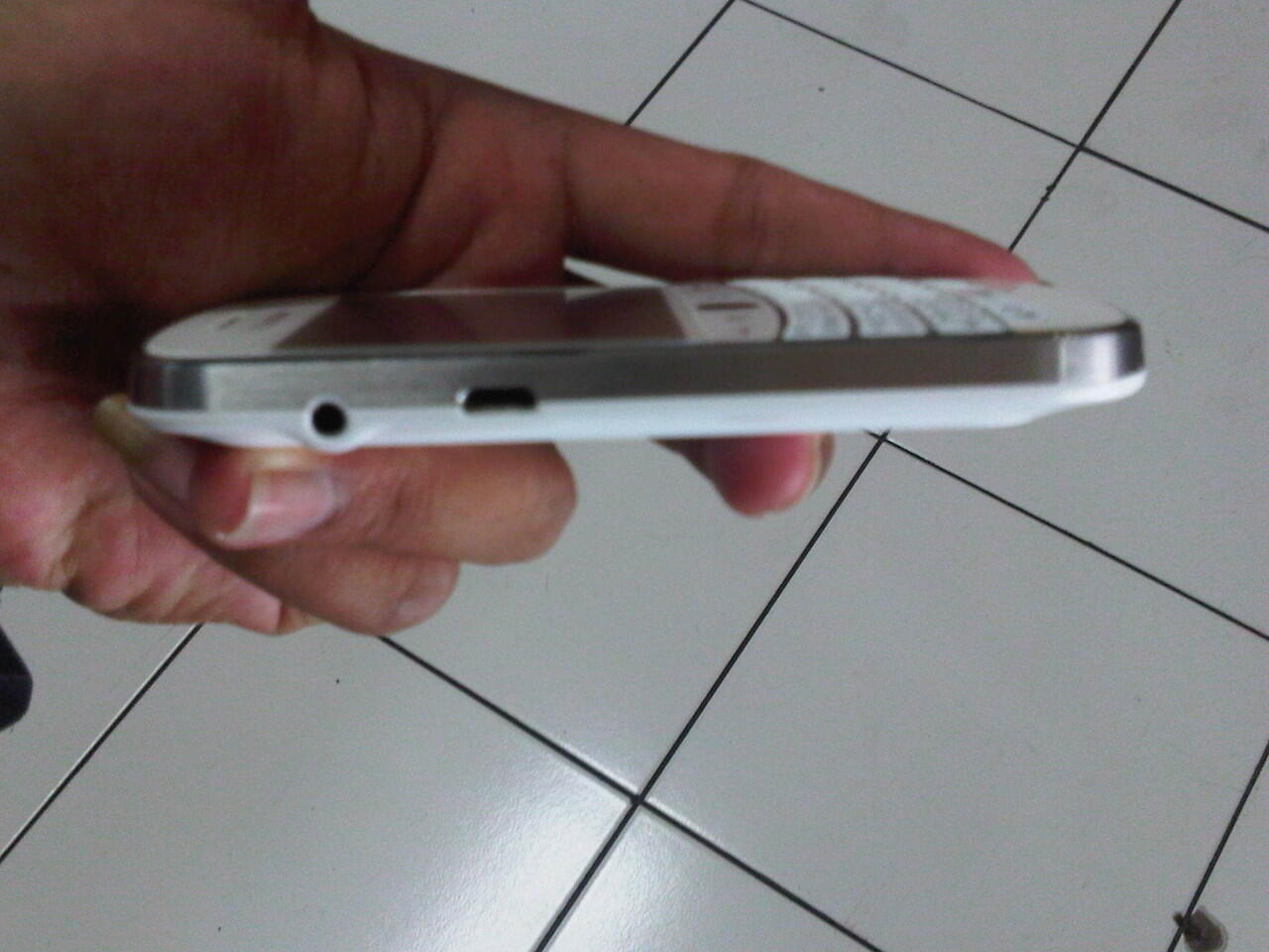 JUAL BLACKBERRY 9900 WHITE GARANSI TAM
