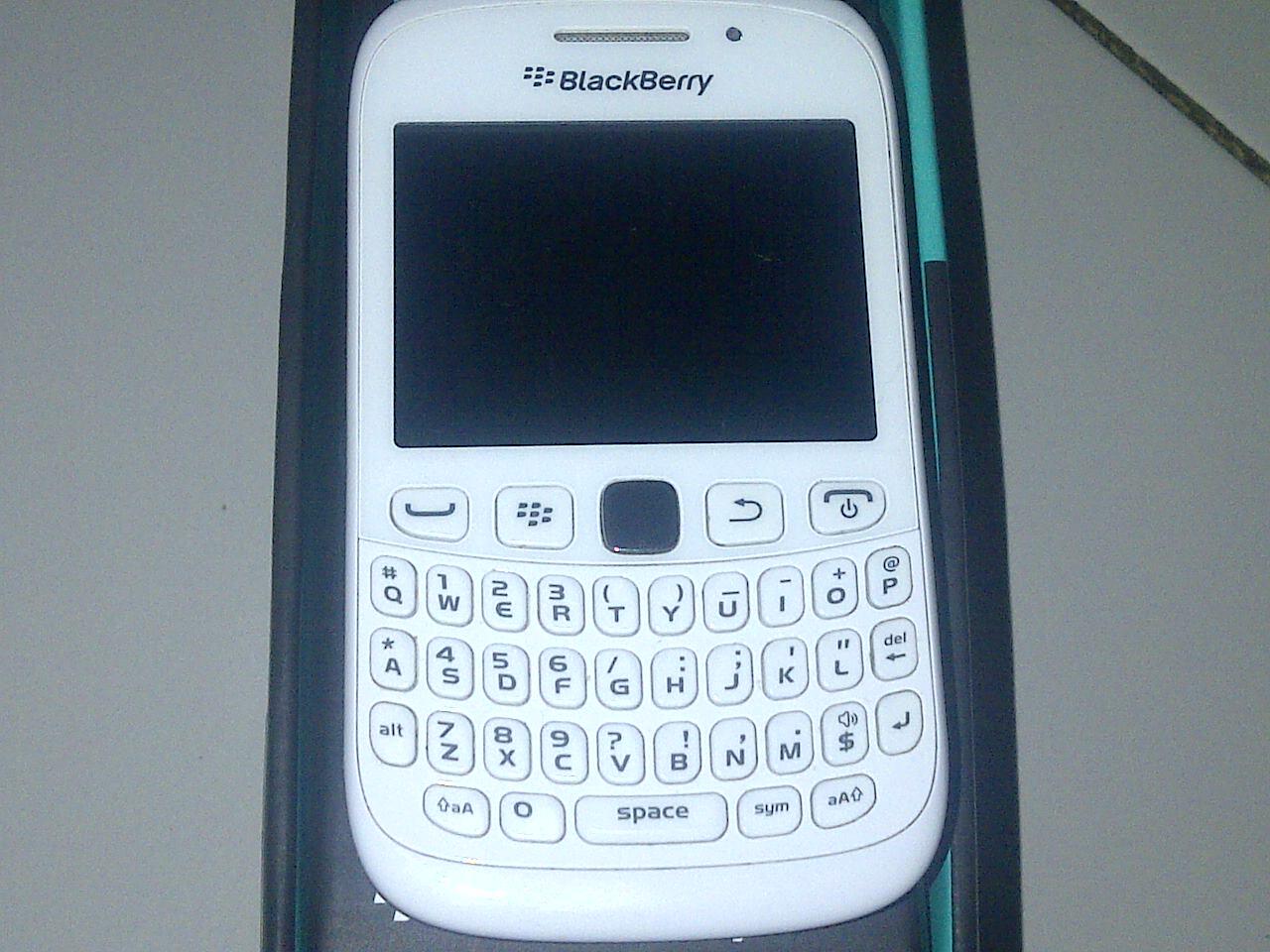 jual blackberry armstrong 9320 white garansi TAM mulus baru pake 2 bln