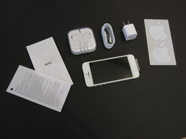 AVAILABLE: ORIGINAL APPLE IPHONE 5, BLACKBERRY PORSCHE & BLACKBERRY TK VICTORY