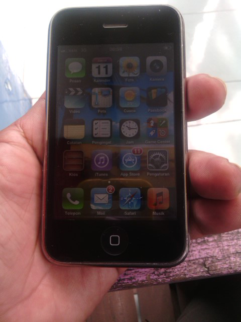 WTS Iphone 3GS 16 GB FU Black...Solo