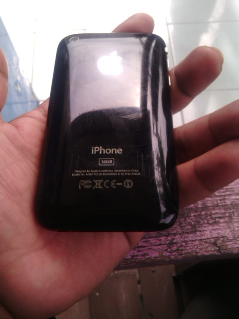 WTS Iphone 3GS 16 GB FU Black...Solo