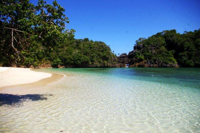 Melihat Dari Dekat Keindahan Pulau Sempu