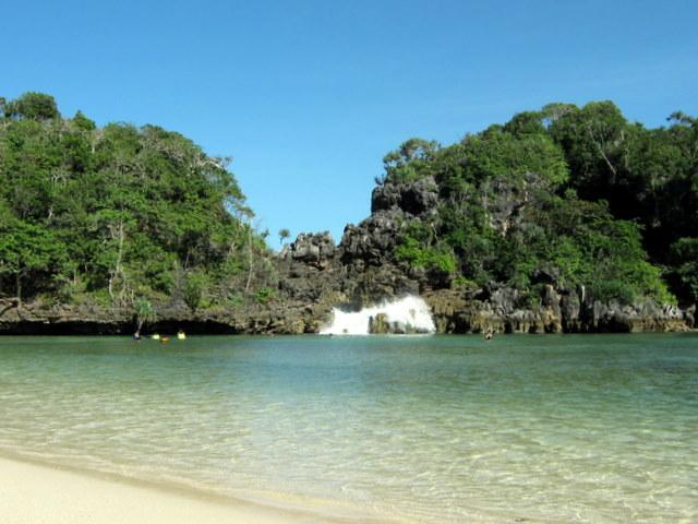 Melihat Dari Dekat Keindahan Pulau Sempu