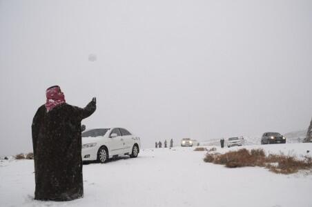 Masya Allah! Salju Turun di Saudi Arabia