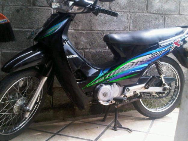 Foto Motor Luar Biasa dengan 48 Silinder