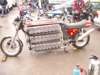 Foto Motor Luar Biasa dengan 48 Silinder