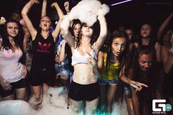 Underground Garage, Night Club Khusus Anak-Anak di Rusia