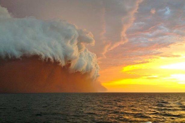 Badai Pasir di Australia Tampak Seperti Gelombang Tsunami 