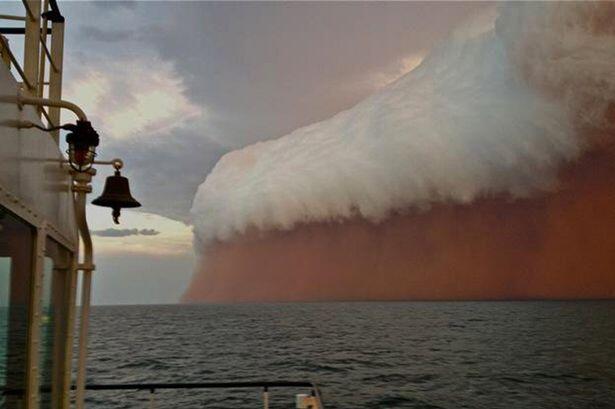 Badai Pasir di Australia Tampak Seperti Gelombang Tsunami 