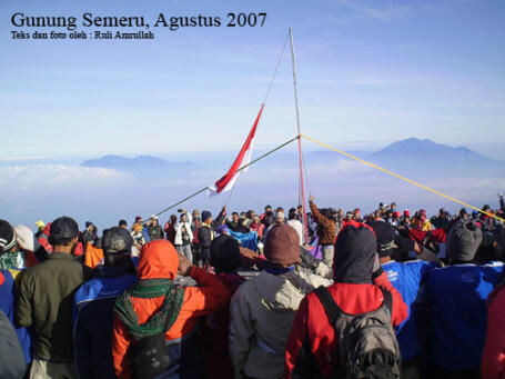 3 Upacara 17 Agustusan Unik yang Kudu Dicoba