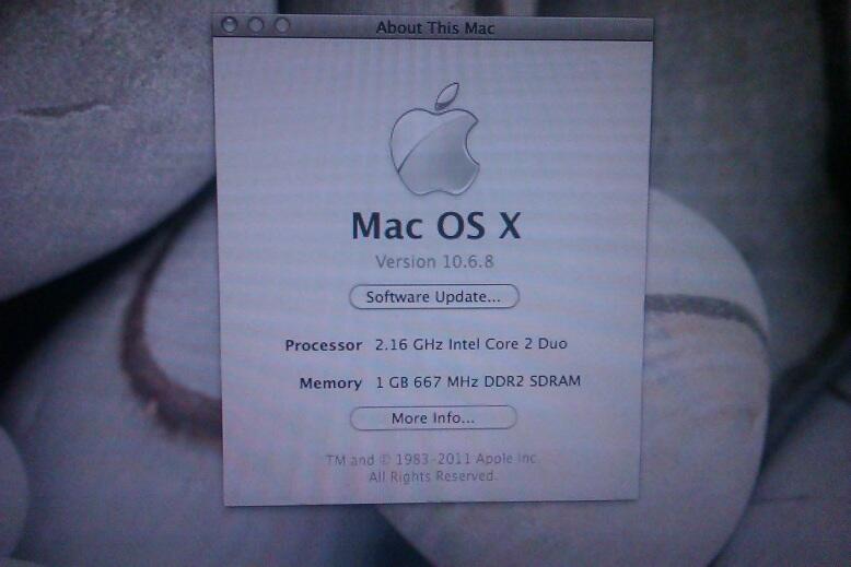 Macbook 2.1 black, batre drop, laennya ga ada masalah gan...