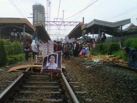 Demo Massal, Kereta Ke Bogor di tutup Hari ini