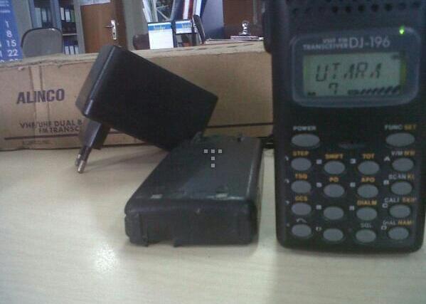 HT Icom V8 dan HT Alinco DJ 196