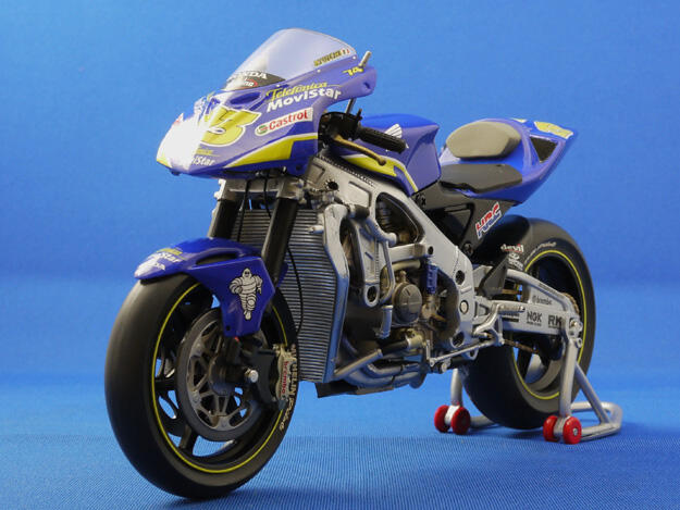 WOW!!! Inilah pict Honda RC211V tanpa fairing di kelas motogp tahun 2003