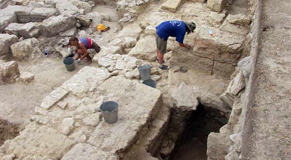Arkeolog Temukan Harta Karun Berusia 2.000 Tahun
