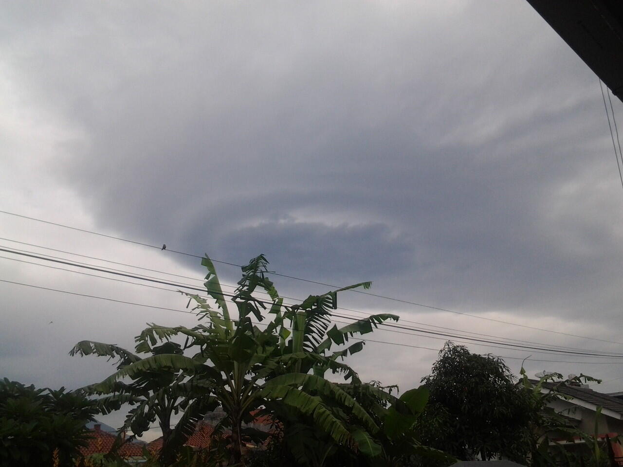 penampakan awan di daerah ane(ngeri ato indah?)
