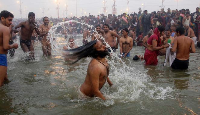 Kumbh Mela, Festival Mandi Bersama di Sungai Gangga