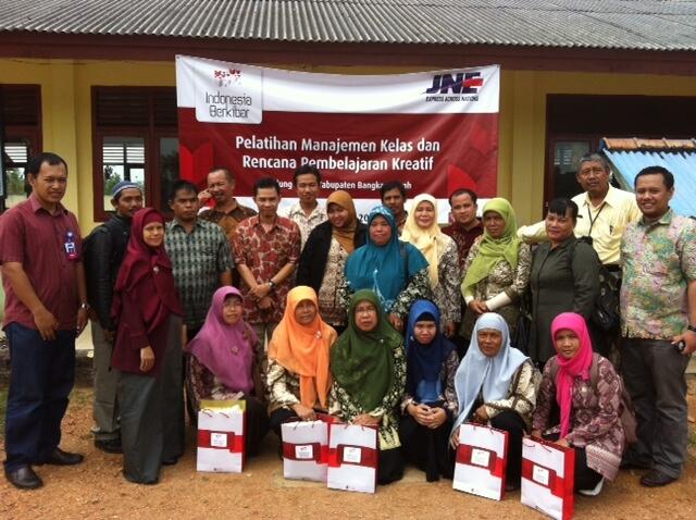 JNE Dukung Program “Gerakan Indonesia Berkibar” di Bangka