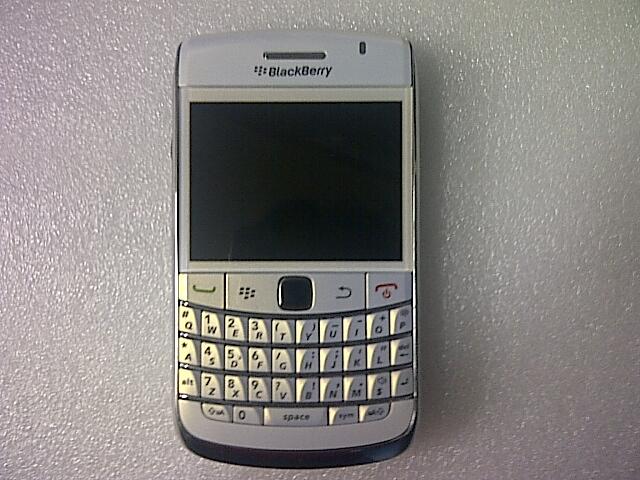 Blackberry 9780 ( Onyx 2 ) Putih