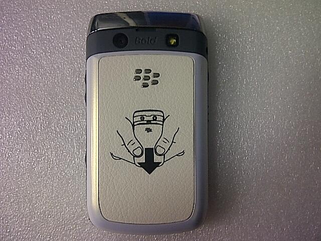 Blackberry 9780 ( Onyx 2 ) Putih