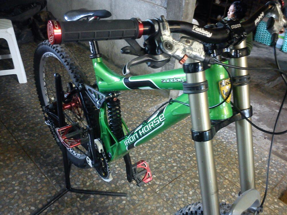 Cari jual sepeda  downhill  fullbike iron horse mantaaab 