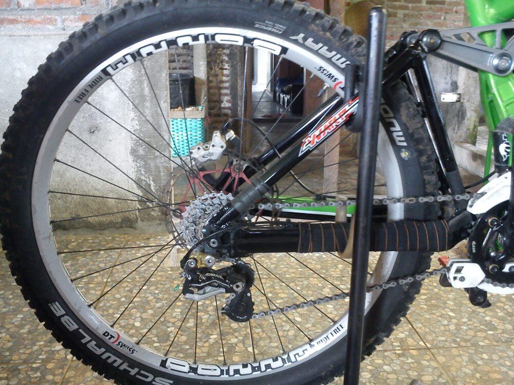 Cari jual sepeda  downhill  fullbike iron horse mantaaab 