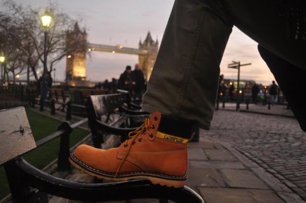 sepatu boots cat,boot dokmart,boots redwings replika handmade ready