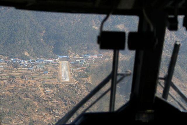 Bandara dengan landasan paling &quot;Maut&quot; di dunia ----&amp;gt; Lukla Airport