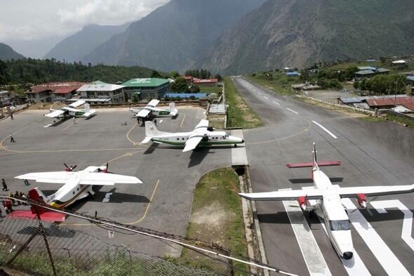 Bandara dengan landasan paling &quot;Maut&quot; di dunia ----&amp;gt; Lukla Airport