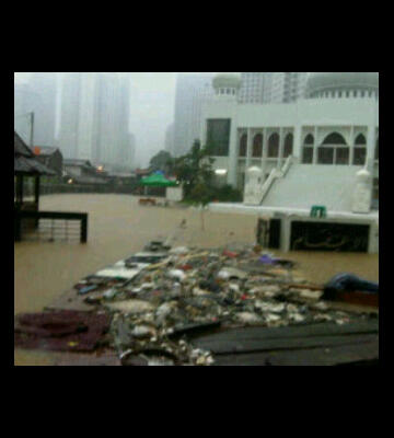 Posting Poto laporan banjir hari ini di tempat agan