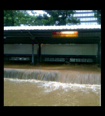 Posting Poto laporan banjir hari ini di tempat agan